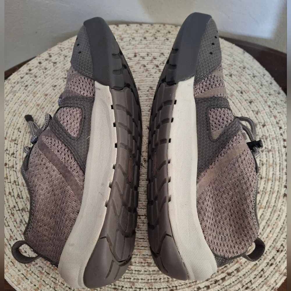 Chaco Torrent Pro Women's Gray Athletic Outdoor Sneakers Size 8.